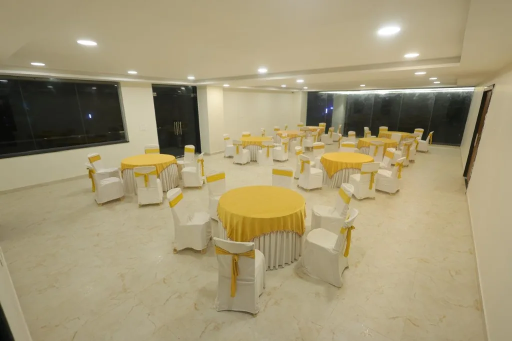 Mini Hall Round Table Banquet Seating at The Royal Pavilion Hotel